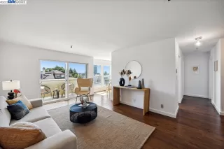 Photo #2: 41034384 Listing