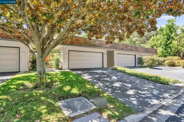 MLS: 41034516 Condo For Sale