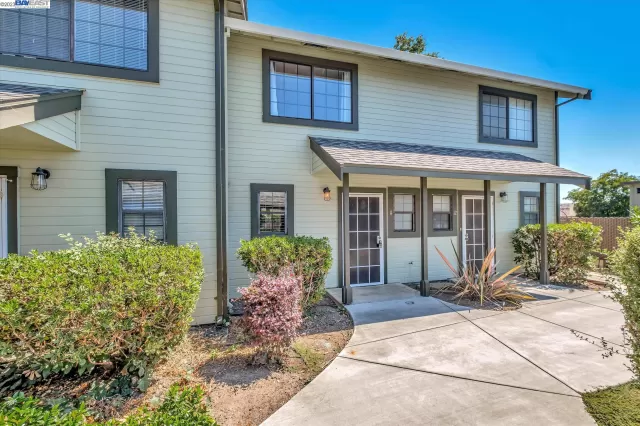 MLS: 41034747 Condo For Sale