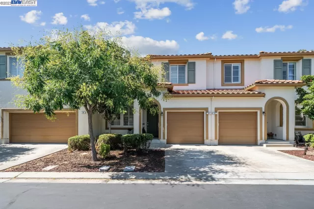 MLS: 41034937 Condo For Sale