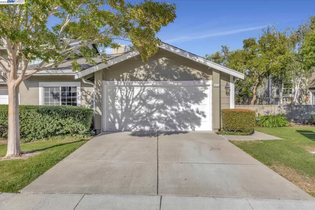 MLS: 41034944 Condo For Sale