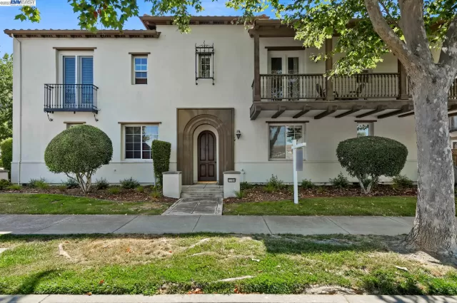MLS: 41034945 Condo For Sale
