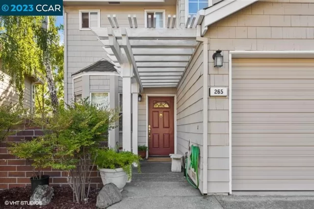 MLS: 41035068 Condo For Sale