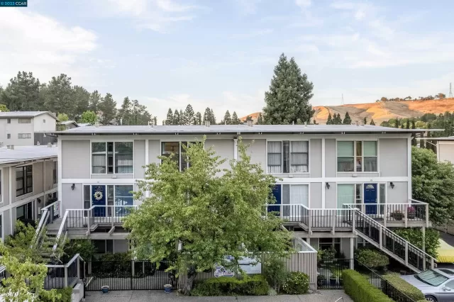 MLS: 41035323 Condo For Sale
