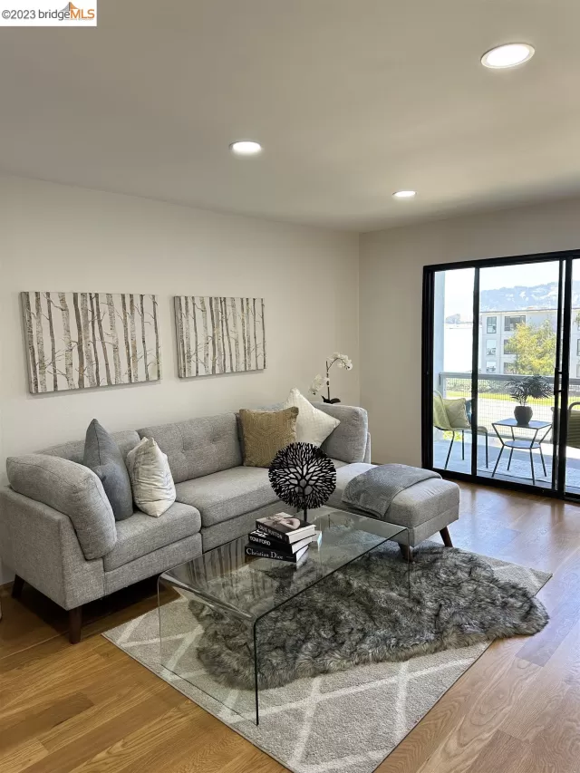 MLS: 41035352 Condo For Sale