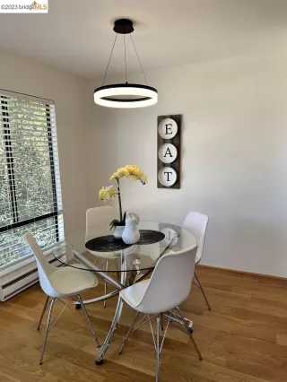 Photo #2: 41035352 Listing 