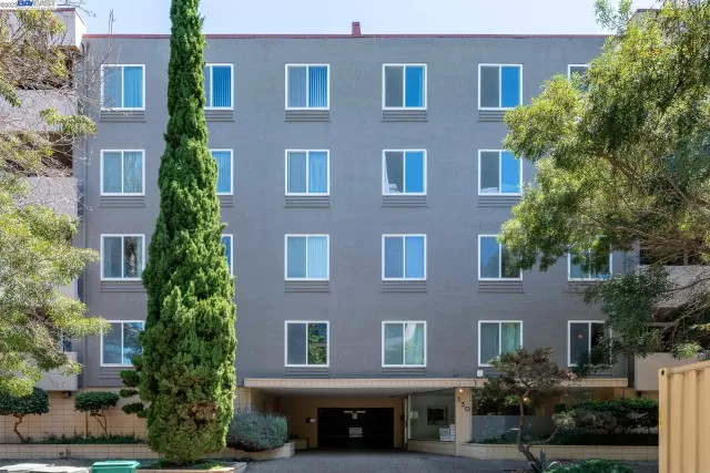 MLS: 41035692 Condo For Sale