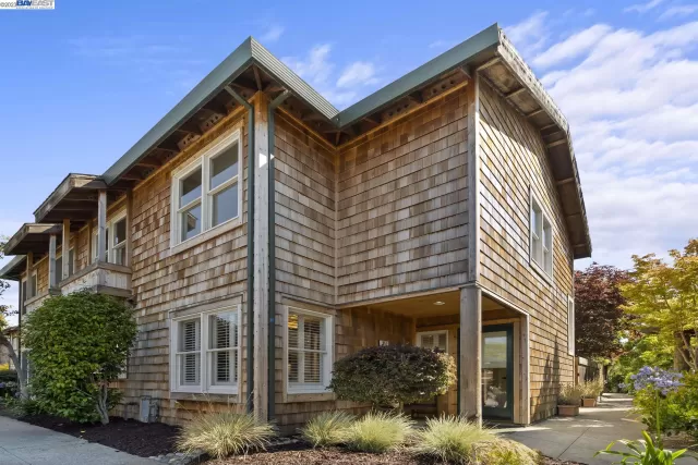 MLS: 41035920 Condo For Sale