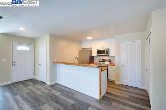 MLS: 41035983 Condo For Sale