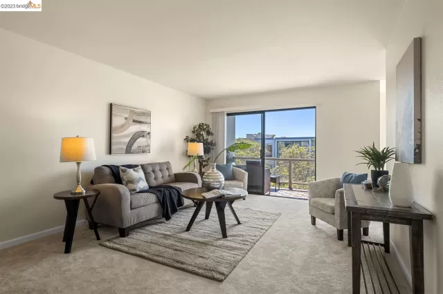 MLS: 41036093 Condo For Sale