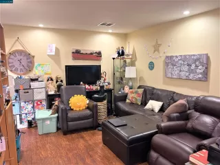 Photo #5: 41036098 Listing 