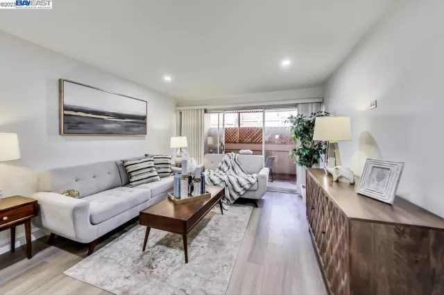 MLS: 41036318 Condo For Sale