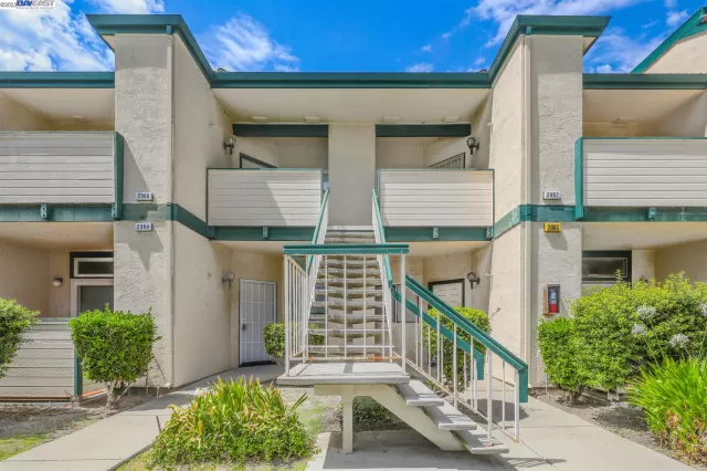 MLS: 41036604 Condo For Sale