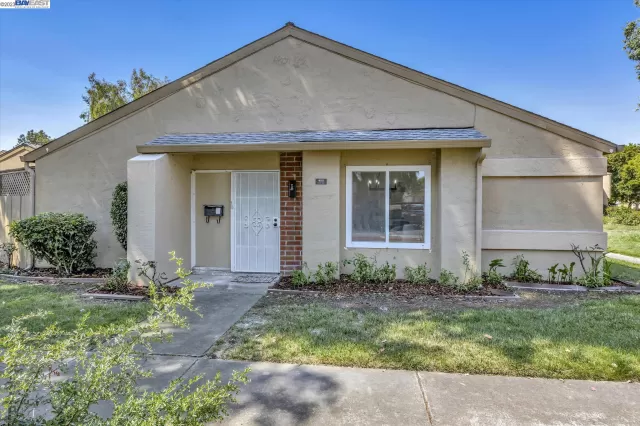 MLS: 41037053 Condo For Sale