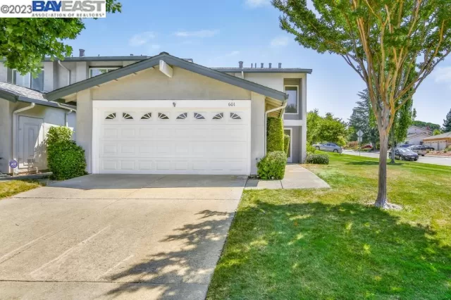 MLS: 41037296 Condo For Sale