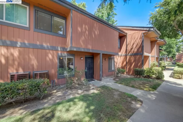 MLS: 41037328 Condo For Sale