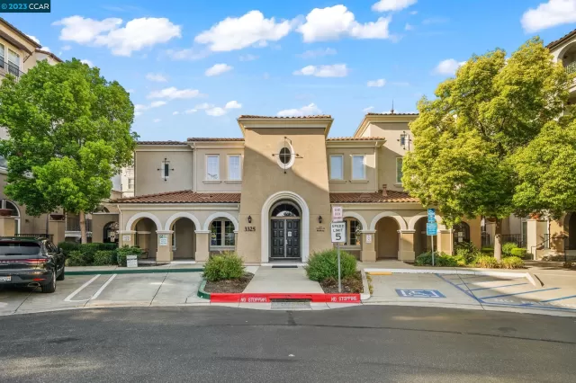 MLS: 41037367 Condo For Sale