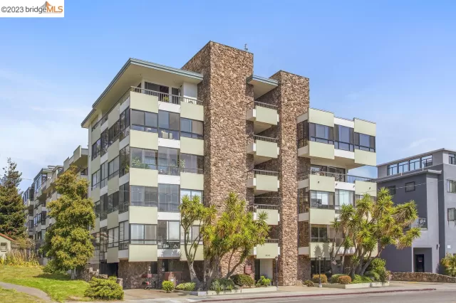 MLS: 41037421 Condo For Sale