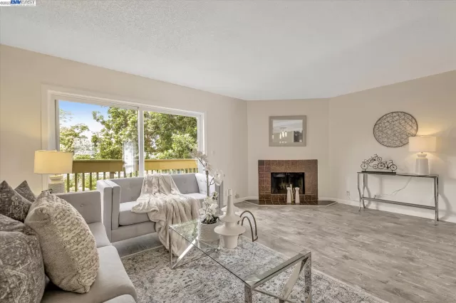 MLS: 41037568 Condo For Sale