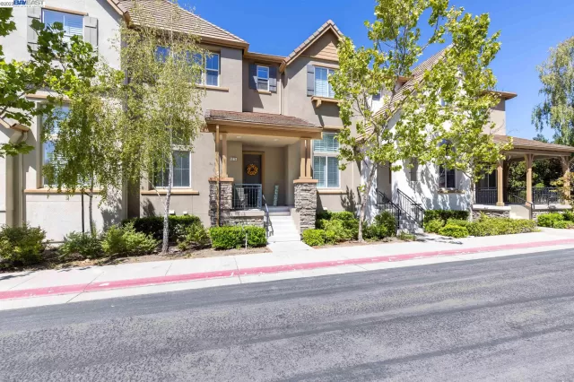 MLS: 41037574 Condo For Sale