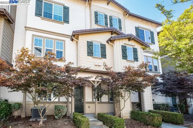 MLS: 41037628 Condo For Sale