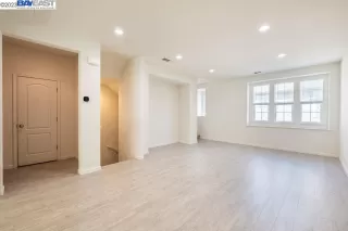 Photo #2: 41037628 Listing 