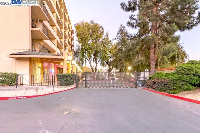 MLS: 41037654 Condo For Sale