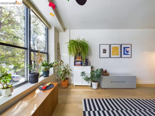 MLS: 41037668 Condo For Sale