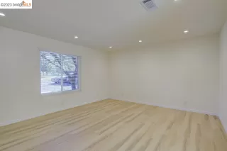 Photo #2: 41037686 Listing