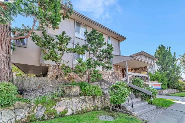 MLS: 41037729 Condo For Sale