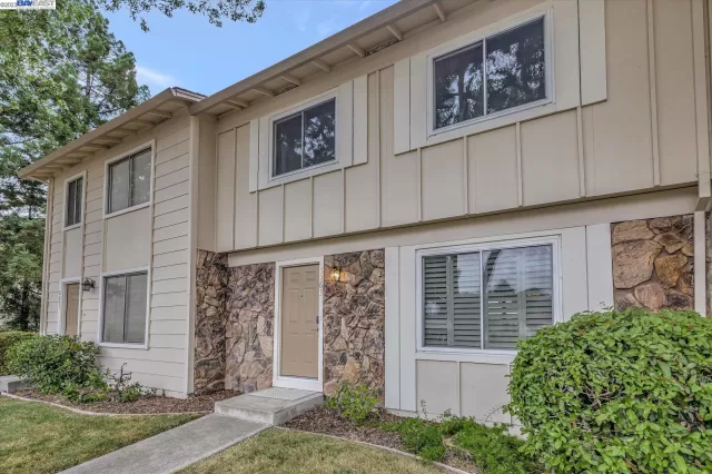 MLS: 41037833 Condo For Sale