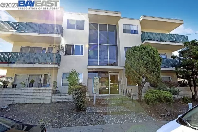 MLS: 41037900 Condo For Sale