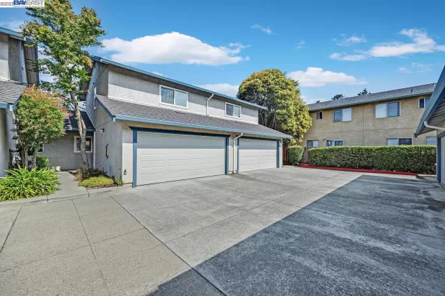 MLS: 41038106 Condo For Sale