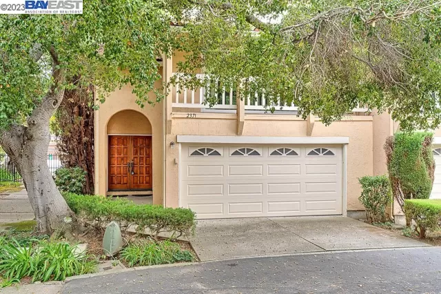 MLS: 41038110 Condo For Sale