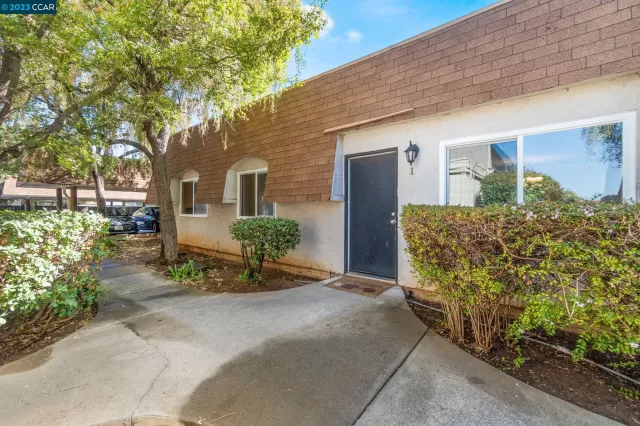 MLS: 41038164 Condo For Sale