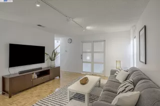 Photo #2: 41038292 Listing 