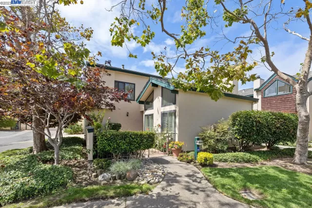 MLS: 41038491 Condo For Sale