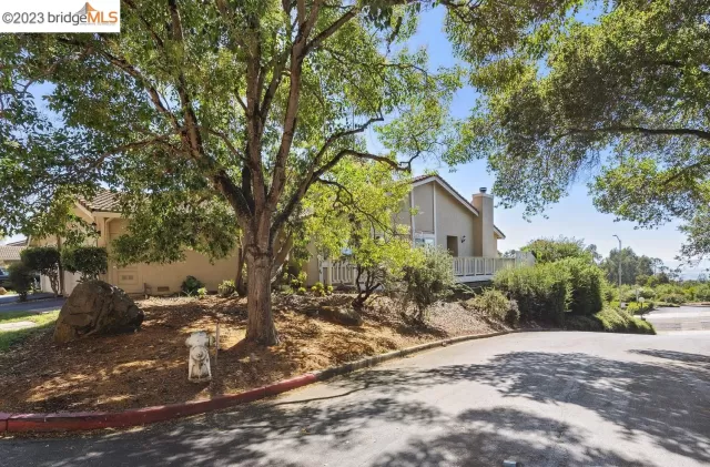 MLS: 41038548 Condo For Sale