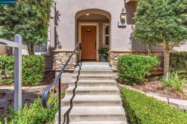 MLS: 41038626 Condo For Sale