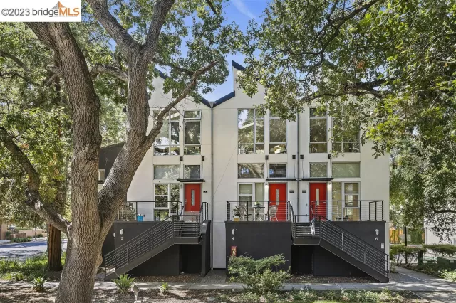 MLS: 41038676 Condo For Sale