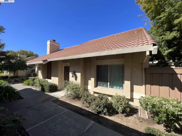 MLS: 41038711 Condo For Sale