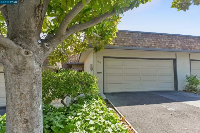 MLS: 41038752 Condo For Sale