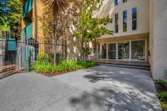 MLS: 41038818 Condo For Sale