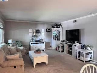 Photo #3: 41038835 Listing