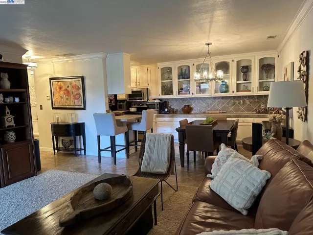 MLS: 41038884 Condo For Sale