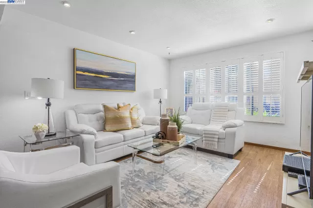 MLS: 41038898 Condo For Sale