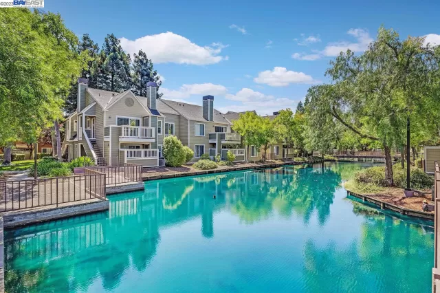 MLS: 41038901 Condo For Sale