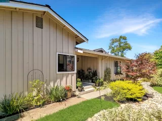 Photo #2: 41039100 Listing