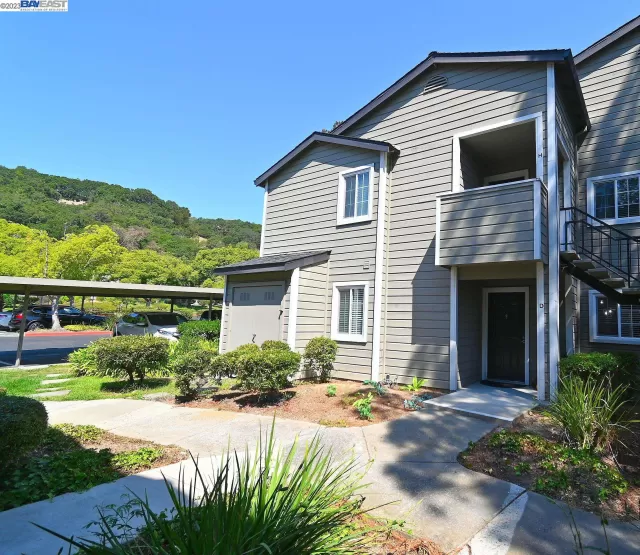 MLS: 41039312 Condo For Sale