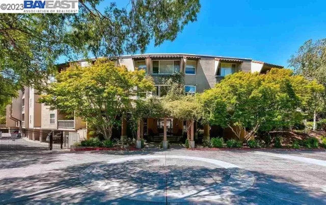 MLS: 41039444 Condo For Sale